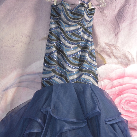 Sequinned and Embroidered Strapless Mermaid Prom Dress SZ 6 - Picture 3 of 5